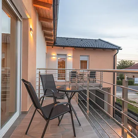 شقة Melomi Sárvár